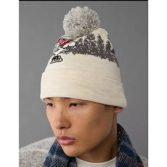 American Eagle Peanuts Snoopy White Hat Beanie Cuff Pom Pom NWT - Picture 3 of 4